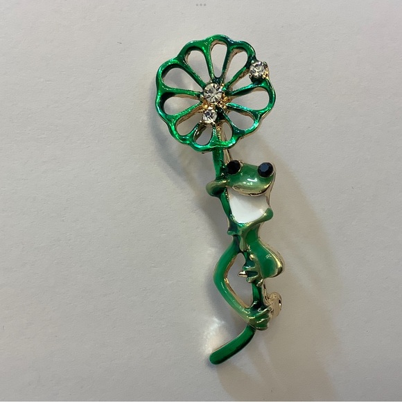 Green Frog Brooch - Picture 4 of 9